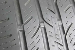 اگه ماشینت این نشونه هارو داره بدون وقت عوض کردن لاستیک ها شده | اینجوری زمان تعویض لاستیک ماشین تشخیص بده