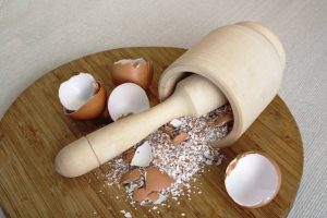 یک عمر پوست تخم مرغ رو اشتباهی دور می ریختیم | خواص و کاربرد پوست تخم مرغ که نمیدونستی!!!