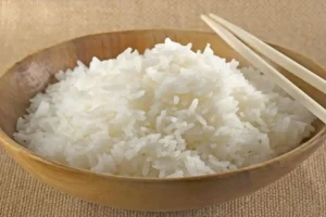 با این ترفند ساده برنج پخته شده رو به مدت طولانی تری نگهداری کنین