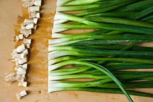 این سبزی درمان تضمینی قند خون است | ترویج مصرف این سبزی باعث خلوتی بیمارستان ها شده