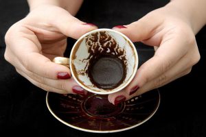 فال قهوه روزانه ۲۸ تیر ۱۴۰۳ | فنجان چشم‌های تو لبریز قهوه است...