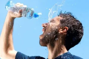 تو گرمای تابستون این خوراکی ها مانع گرمازدگی و کم آبی بدن میشن | با خوردن این مواد غذایی بدنتو خنک نگهدار