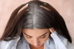 بدون رنگ کردن ریشه های سفید موهاتو نابود کن | ترفند سریع محو کردن ریشه های سفید مو بدون رنگ کردن!