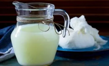 خواص شگفت انگیز آب پنیر برای سلامتی و درمان بیماریها