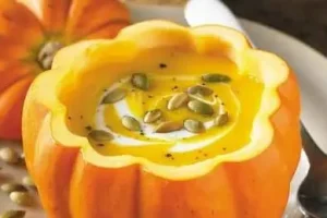 سوپ کدو حلوایی و سیب؛ مناسب برای بیماران