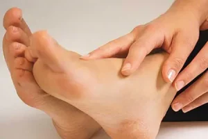 اگر پاهایتان مدام سرد می شود بخوانید+ راه درمان