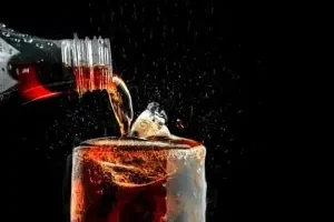 نوشابه سیاه را بخرید، اما نخورید!