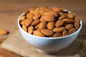 این مغز خوشمزه سرشار از ویتامین E باعث افزایش کلسترول خوب خون می شود