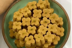 طرز تهیه شیرینی نخودچی برای عید نوروز بدون نیاز فر
