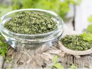 ۴ سلاح طبیعی بانوان علیه پوکی استخوان / معجون سبزیجات خشک برای استخوانهای فولادی بانوان