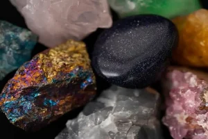 نگهداری یکی از این سنگ ها در خانه کلی ثروت ،خوش شانسی و رزق و روزی میاره