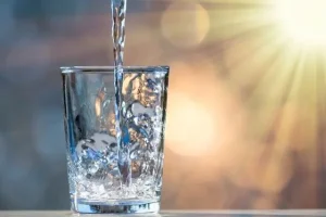 اگه می دونستی ناشتا آب گرم خوردن چه معجزه ای می کنه هیچ وقت از دست نمی دادیش
