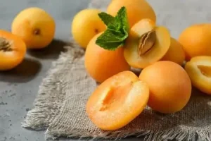 هسته این میوه را دور نریزید | از درمان فشار خون تا تقویت جنسی