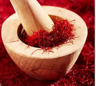 یه عمر زعفران و اشتباه پودر می کردیم | چطور زعفران را درست و اصولی بسابیم؟