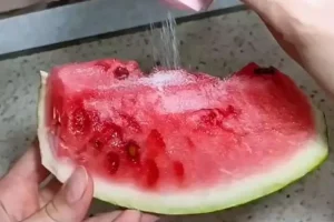 اضافه کردن نمک به هندوانه پیشنهاد محققان برای روزها گرم و آفتابی