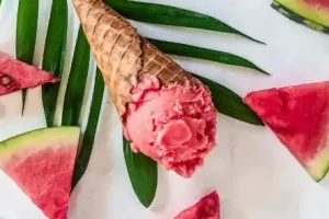 طرز تهیه بستنی هندوانه‌ای خانگی در 5 دقیقه