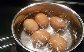 شرایط نگهداری تخم‌مرغ؛ یخچال یا بیرون از یخچال؟