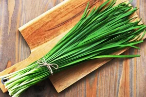 خواص تره چیست؟ سبزی پرخاصیت برای سلامتی و تقویت بدن!