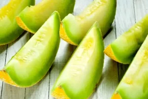 کاهش فشار خون با یک میوه شیرین و خوشمزه | تنها با خوردن این میوه صورتت را ۱۰ سال جوانتر کن