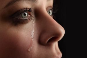 ۶ دلیل علمی که نشان می‌دهد گریه کردن کار انسان های قوی است!