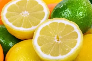 از بین بردن درد و کاهش فشار خون در شب با گذاشتن چند قاچ لیمو کنار تخت خواب!