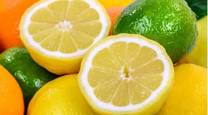 از بین بردن درد و کاهش فشار خون در شب با گذاشتن چند قاچ لیمو کنار تخت خواب!