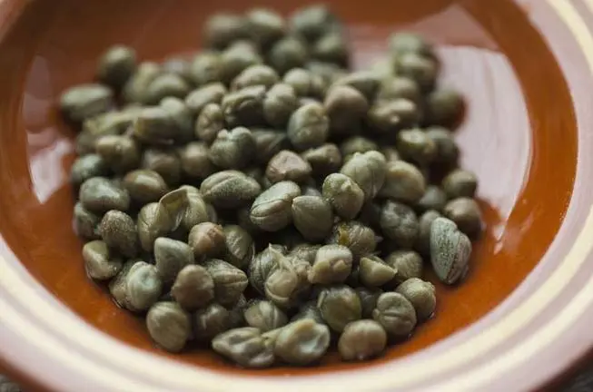 خواص گیاه کبر (کاپاریس)؛ ۱۲ خاصیت درمانی این گیاه سرشار از آهن