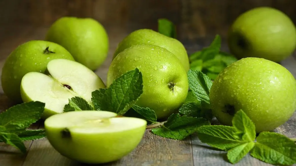 آیا می‌دانید اگر به مدت یک ماه سیب را با معده خالی بخورید چه اتفاقی می‌افتد؟