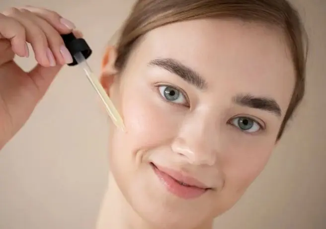 بهترین روغن برای لک قهوهای صورت؛ خداحافظی همیشگی با لکها