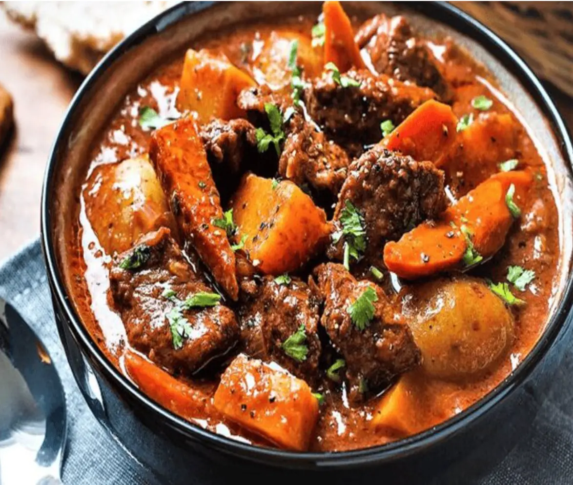 طرز تهیه تاسکباب اصیل ایرانی؛ غذای ساده و مجلسی