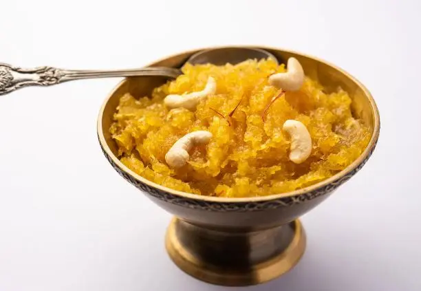 طرز تهیه حلوای شیرازی زرد