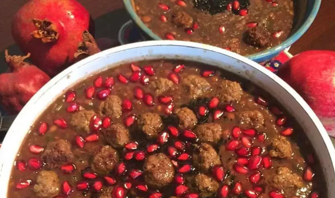 سوپ انار؛ ترش ِگرم ِخوش رنگ مخصوص شبچله