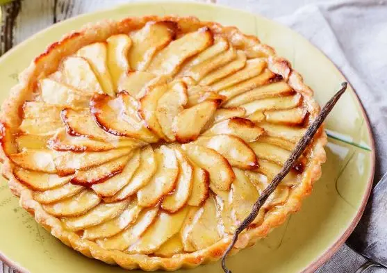 طرز تهیه پای سیب مخصوص عصرانه پاییز در کمتر از نیم ساعت