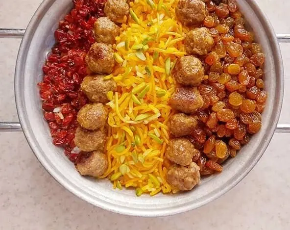طرز تهیه کشمش پلو شیرازی؛ غذای سنتی و مجلسی