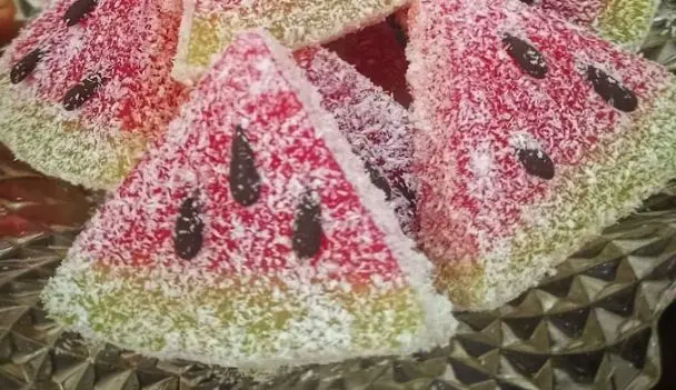 طرز تهیه باسلوق هندوانهای؛ دسر یلدایی جذاب برای شب یلدا