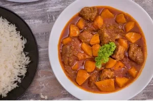 خورشت «به» با ماهیچه ؛ غذای مجلسی شب یلدا