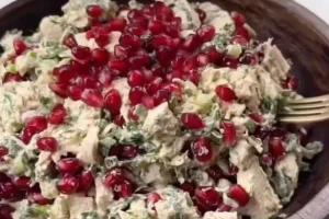 طرز تهیه سالاد انار مجلسی ویژه شب یلدا