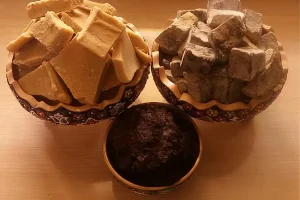 طرز تهیه قره‌قروت سنتی و اصل با آب ماست یا دوغ در منزل