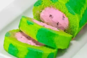 طرز تهیه رولت هندوانه‌ای؛ دسری یلدایی ساده و خوشمزه