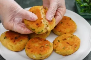 فقط ۱ قوطی تن ماهی و ۳ سیب‌زمینی و ۱۰ دقیقه زمان؛ طرز تهیه بهترین کوکو دنیا