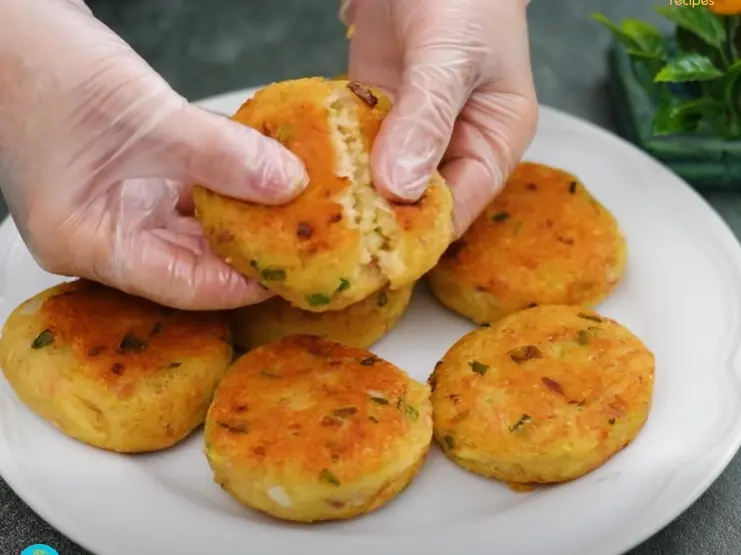فقط ۱ قوطی تن ماهی و ۳ سیبزمینی و ۱۰ دقیقه زمان؛ طرز تهیه بهترین کوکو دنیا