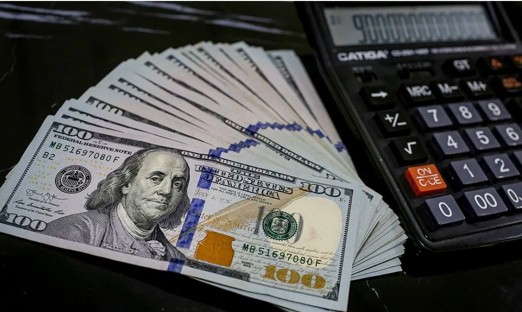 پیش بینی قیمت دلار در یک ماه آینده