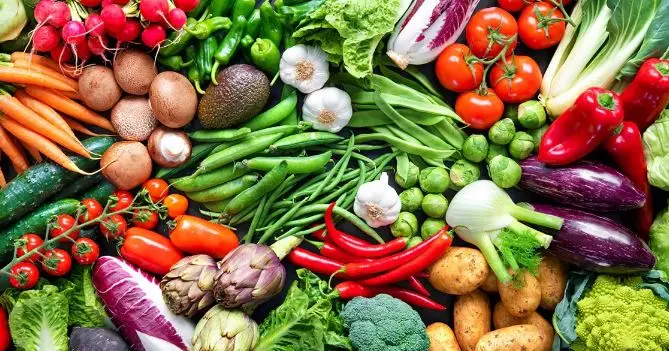 این سبزی قاتل سرفههای مزمن است؛ سبزی که ریه را از گردوغبار پاک میکند