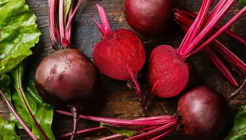 این سبزی دم دستی، فشار خون را به سرعت پایین میآورد