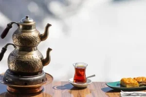 از کجا بفهمیم چای دم کشیده است یا نه؟ | راز خوش رنگی و جلوگیری از سیاه شدن چایی