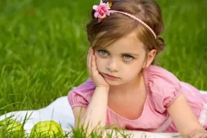 چگونه دختر دار شویم؟ باورهای رایج و روش‌های قدیمی برای داشتن فرزند دختر