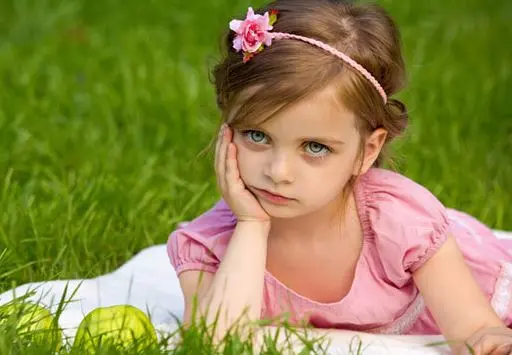 چگونه دختر دار شویم؟ باورهای رایج و روشهای قدیمی برای داشتن فرزند دختر