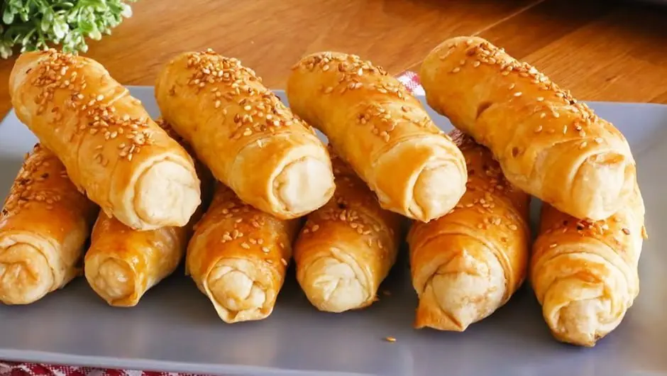 طرز تهیه بورک سیبزمینی رولی بدون گوشت؛ با نان لواش ترد و مغز نرم