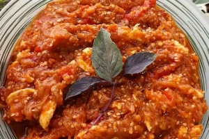 طرز تهیه میرزا قاسمی | با چند بادمجان کبابی این غذای گیلانی را درست کن