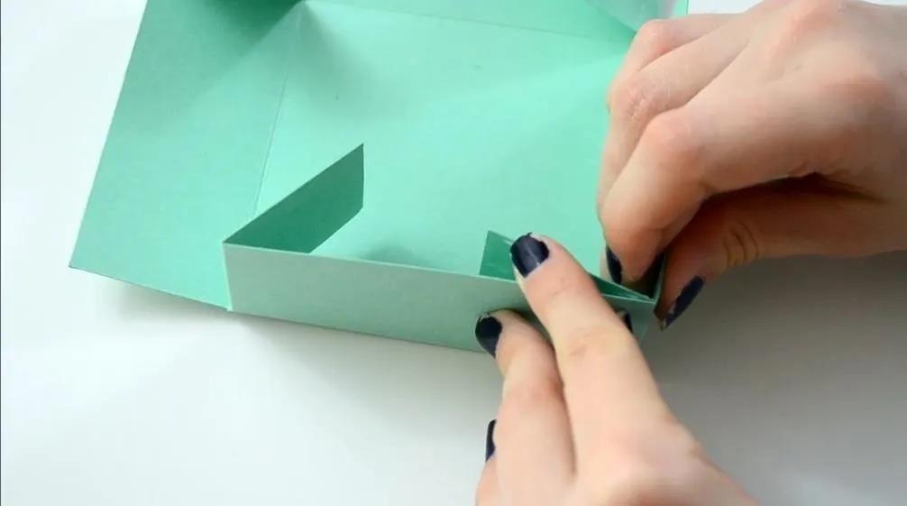 How to Make an Easy Paper Box - Valentine's Day Gift - DIY Crafts Papercraft :: WonderHowTo